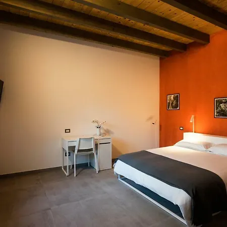 Гостевой дом La Casa Di Raffaele 3*